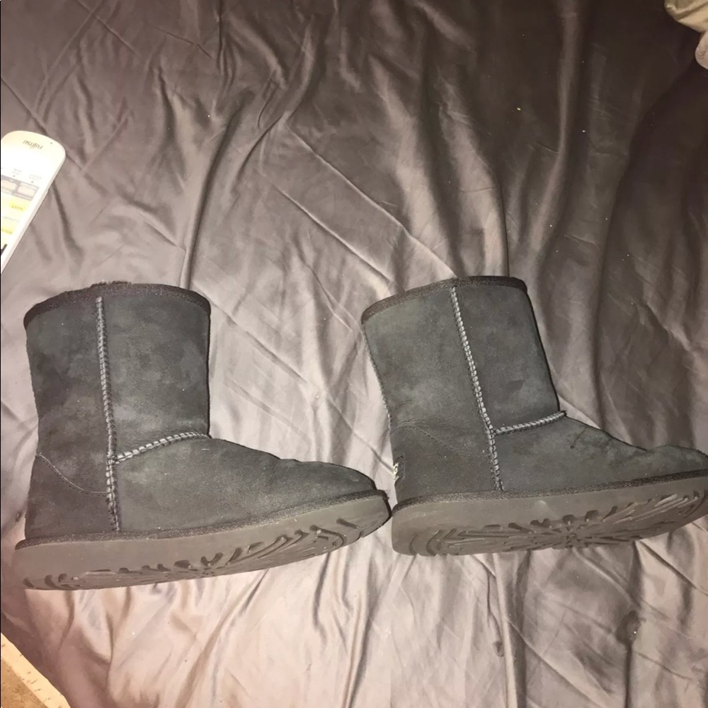 short black uggs. size 3. NWOT